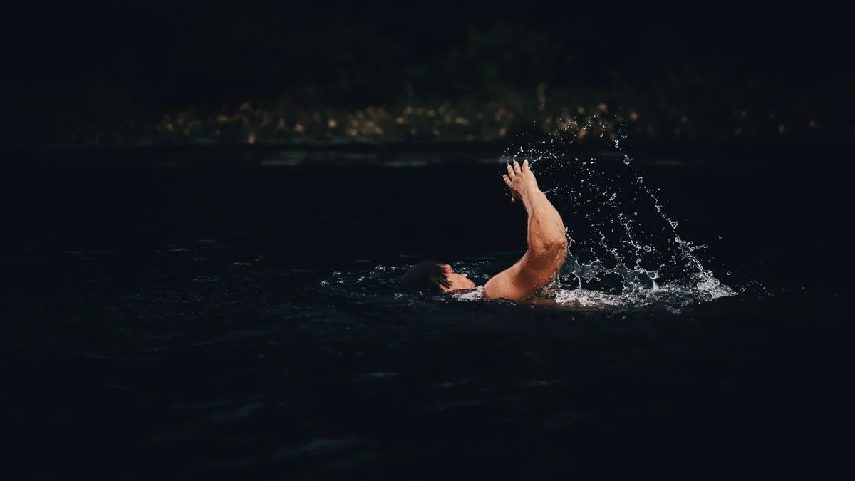 Freestyle swimmer training in dark open water to improve stroke efficiency